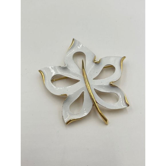 Signed NAPIER Leaf Brooch White Enamel Pin Designer Signed Costume Jewelry - Picture 2 of 5